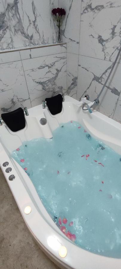 Jacuzzi Belle View Sinaia-Free Parking Exterior foto